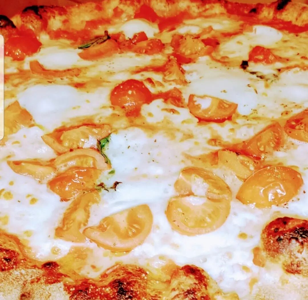 Pizza Regina con i nostri Pomodorini del Vesuvio
