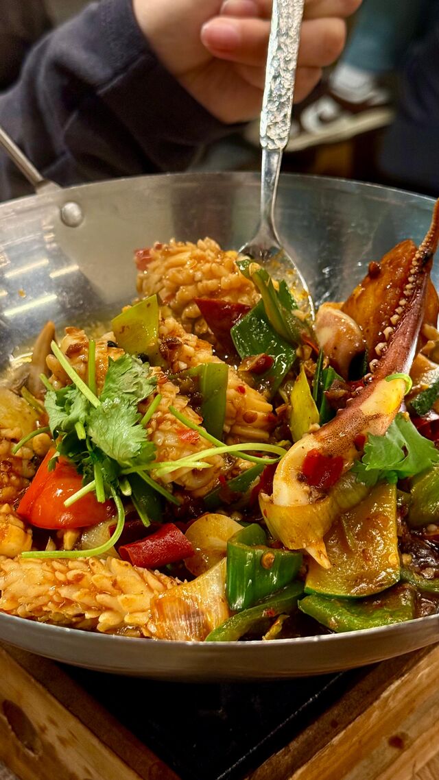 Scodella di calamari freschi