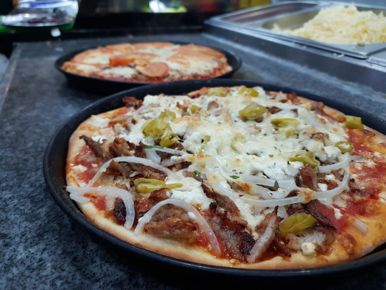 Gyros pizza mit feta und pepperoni ? 