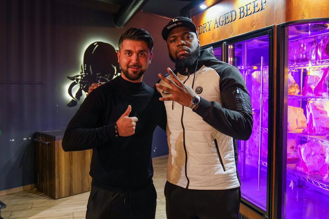 STARS CHEZ EASTN'BULL