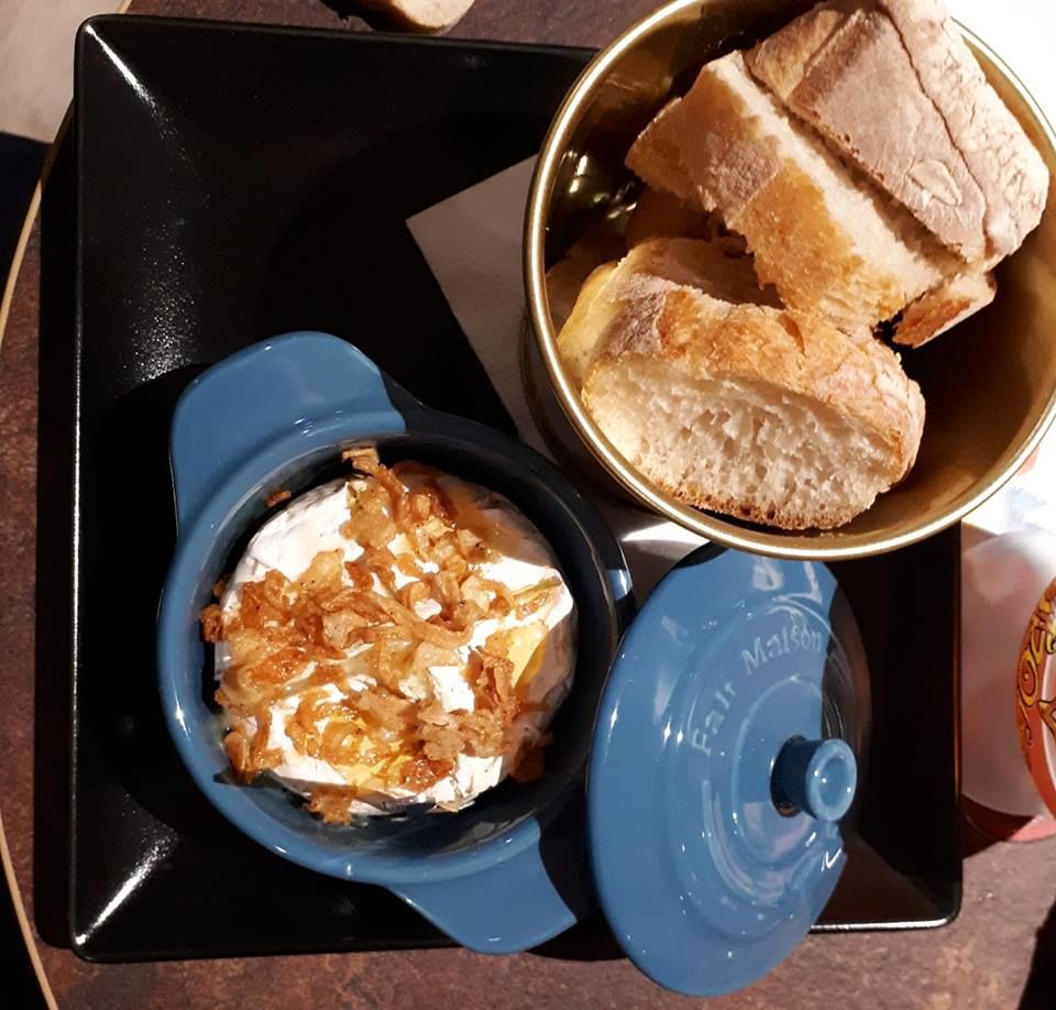 Un camembert rôti pour les petites faims et les gourmands!