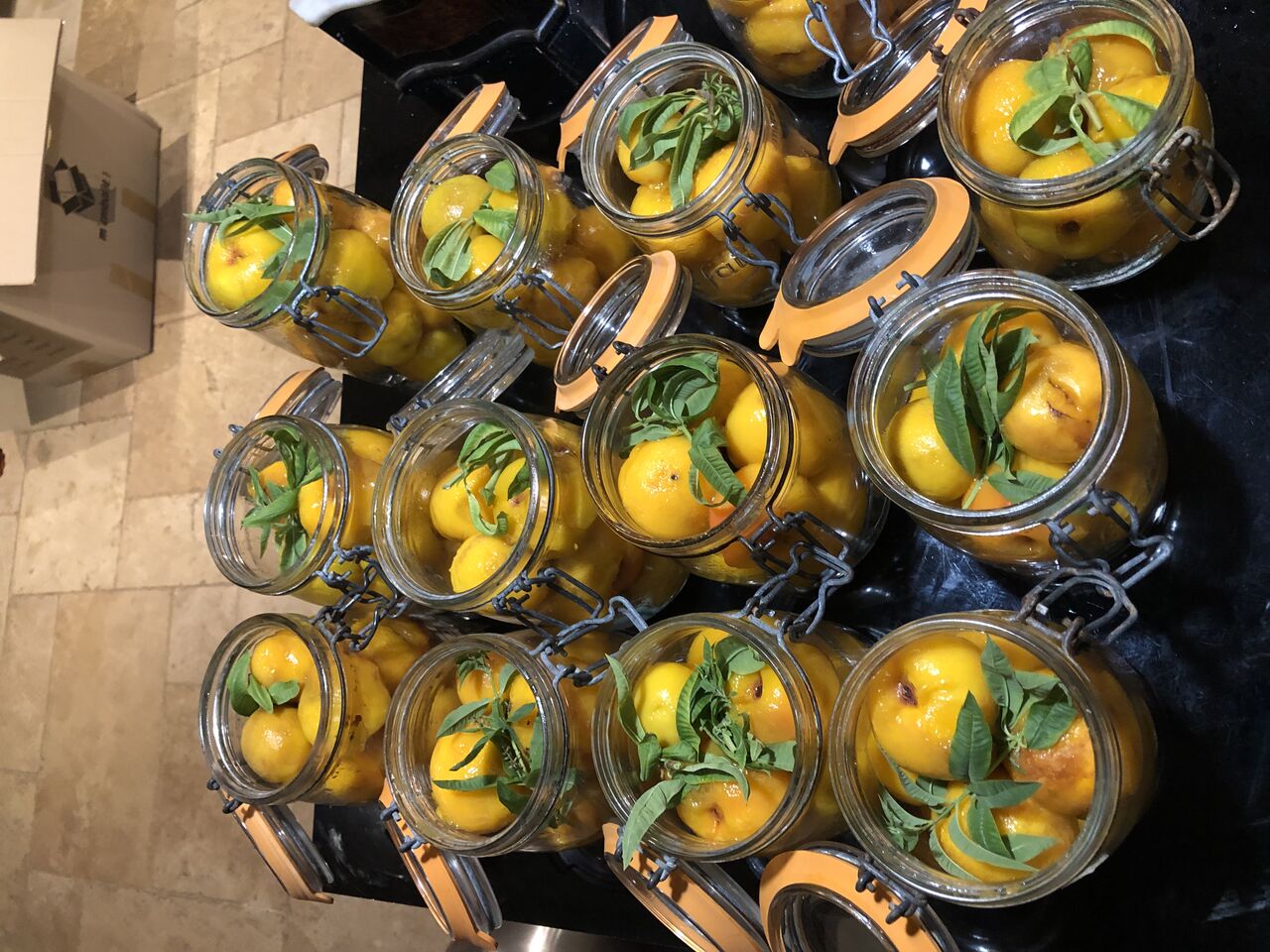 Confection de nos péchés à la verveine en bocaux