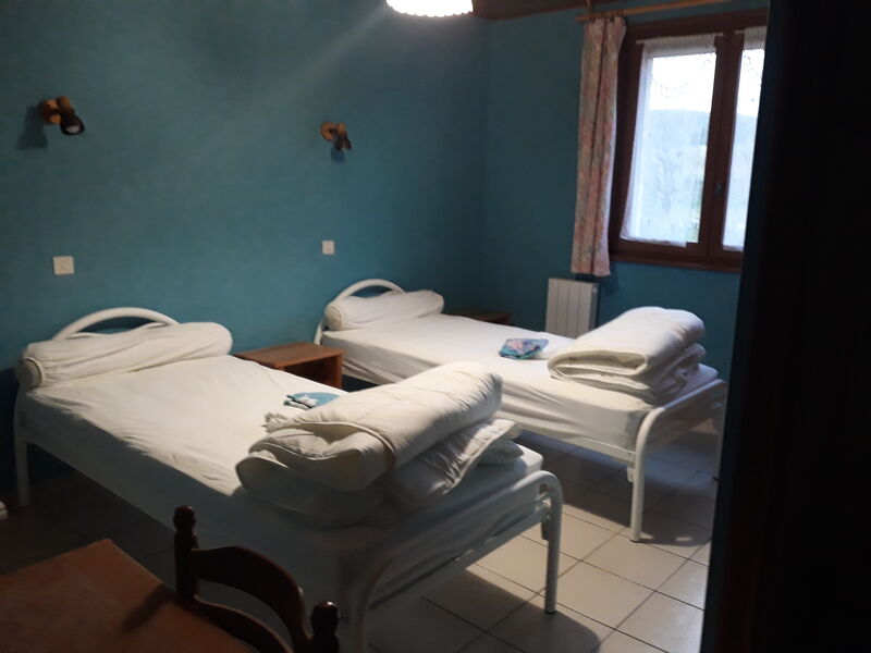 chambre 2 lits de 90. wc et douche.