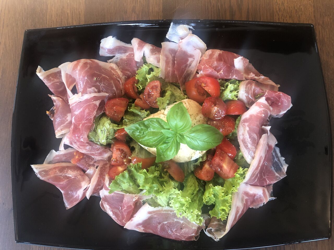 Mozzarella di bufala aus Napoli mit edlem prosciutto crudo