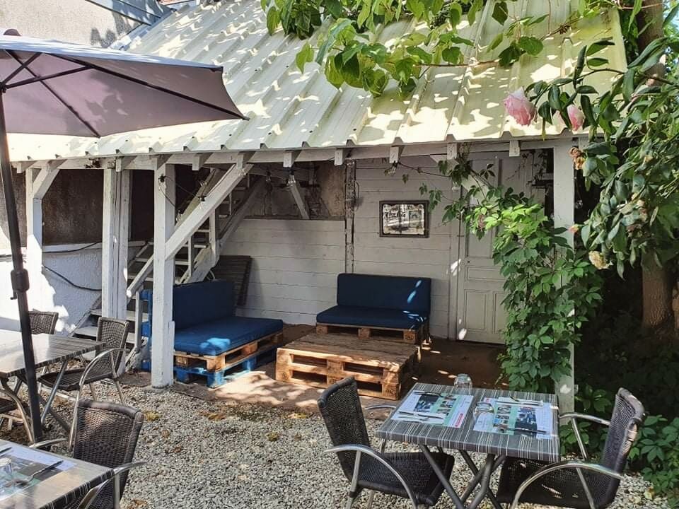 Terrasse en cour intérieure avec salon détente