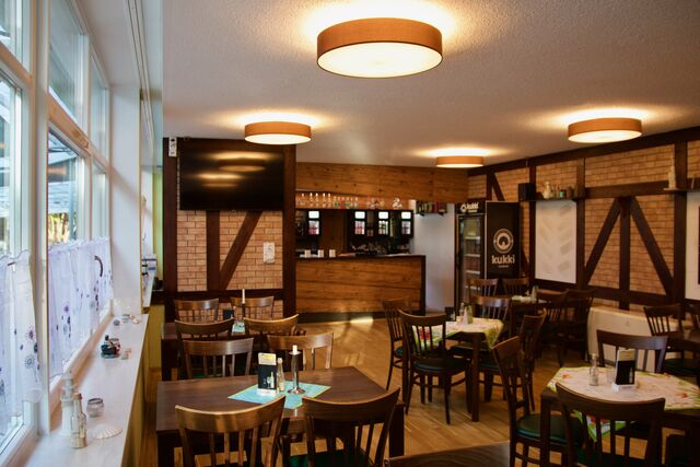 Unser Gastraum mit Blick in Richtung Bar