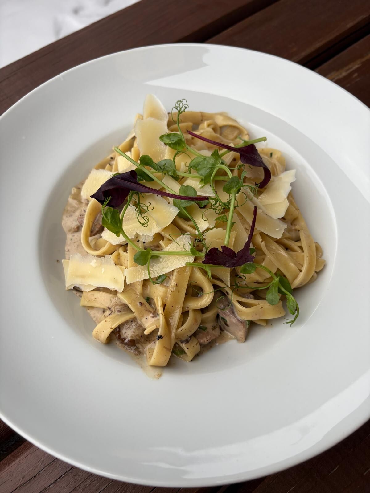 Tagliatelle s vepřovou panenkou a houbovou omáčkou