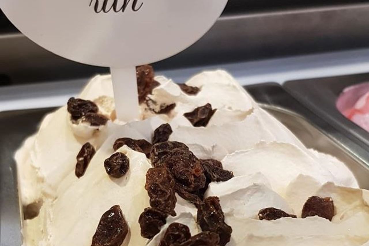 HELADO DE RON CON PASAS