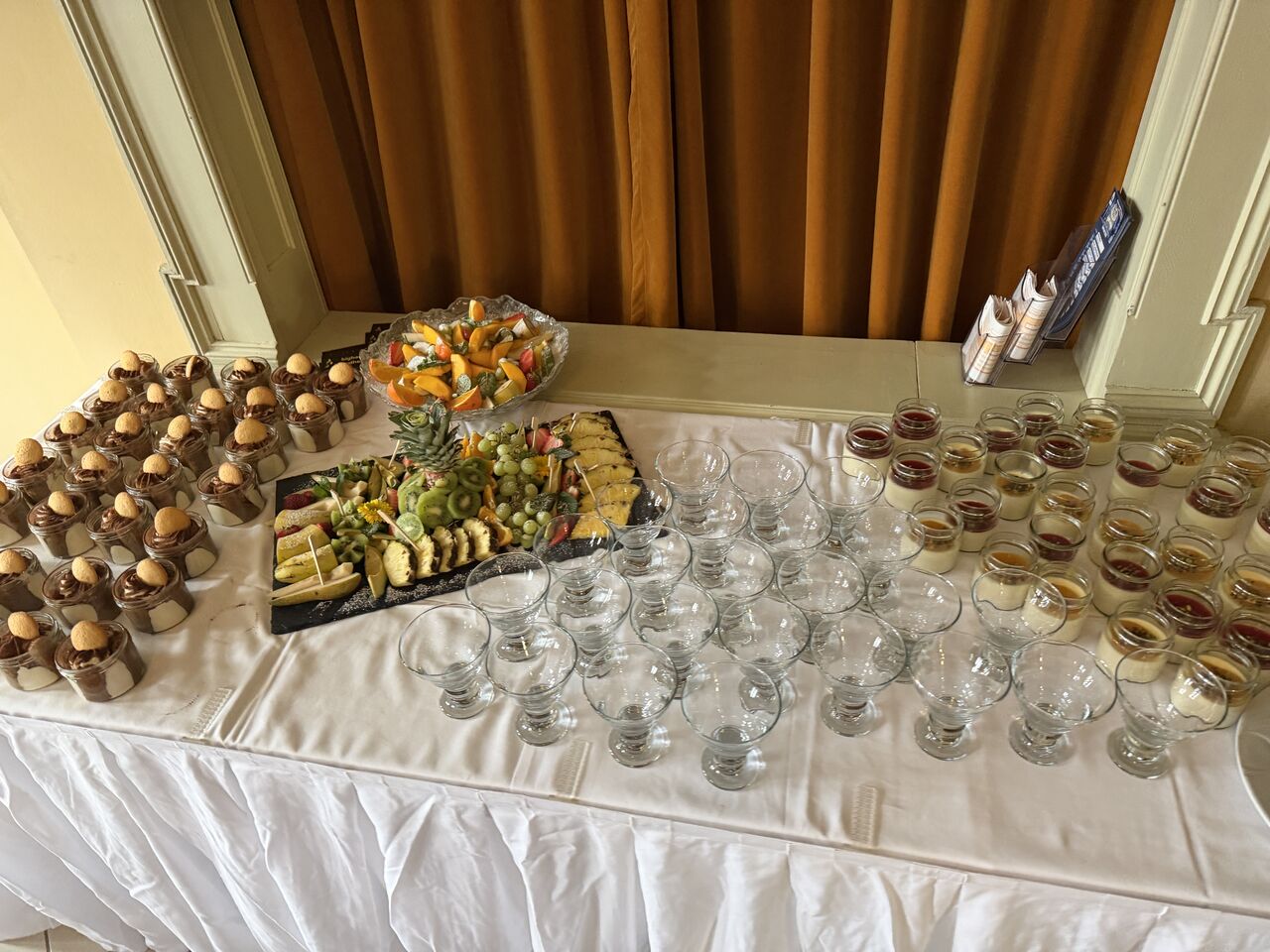 Dessert Büffet Tirramisu, Panna Cotta, Obst