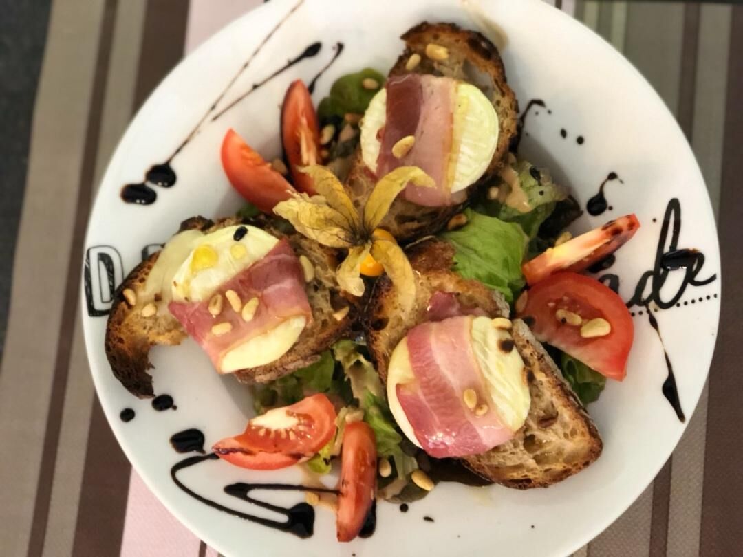 Salade de Cabécou au Miel et Pignons de Pins