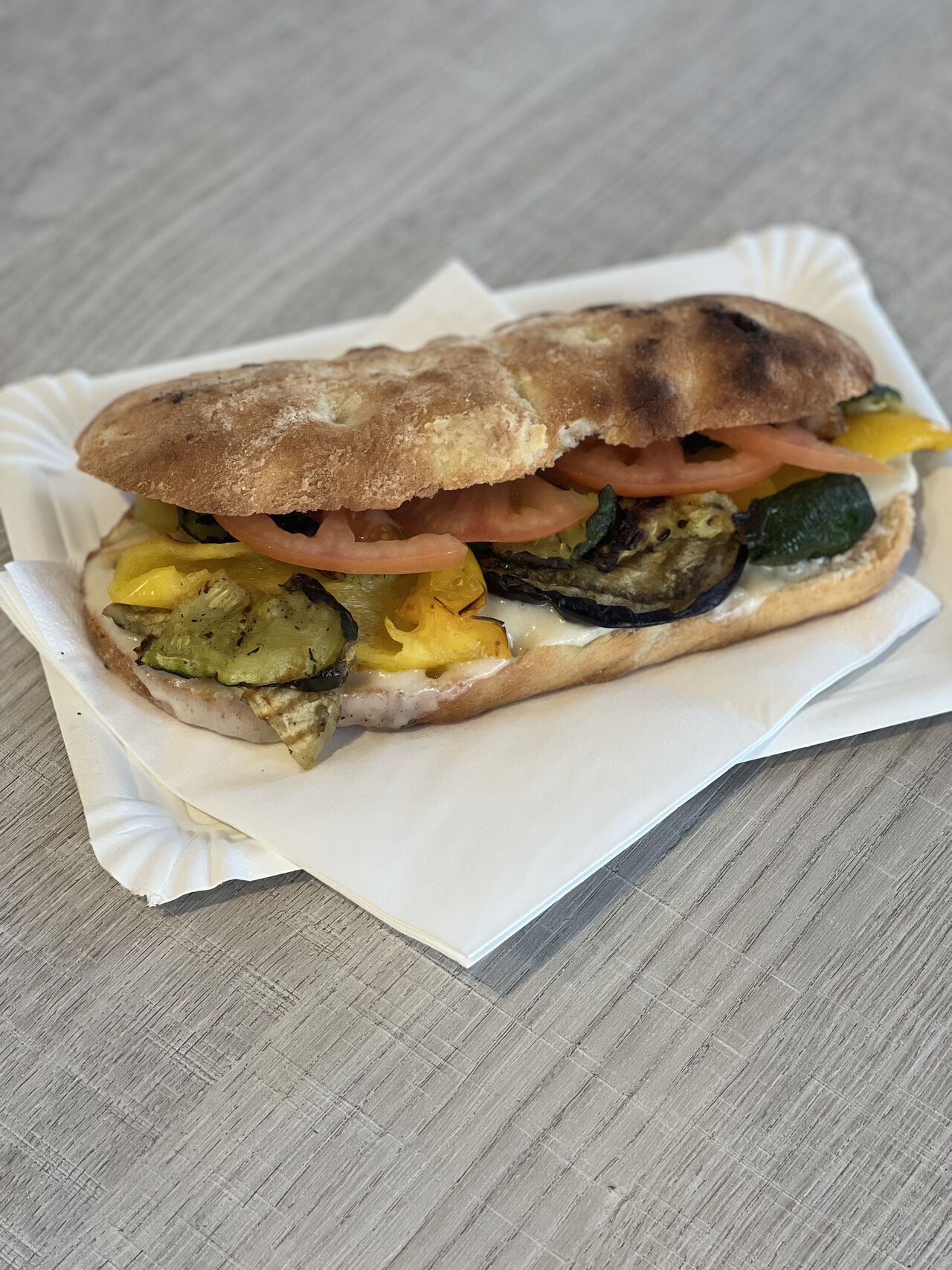 Panino mozzarella e verdure grigliate 