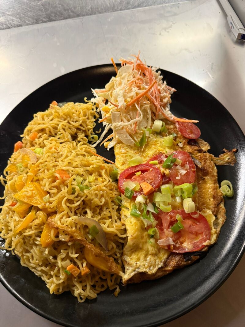 Indomie mit Omlett (vegetarisch)