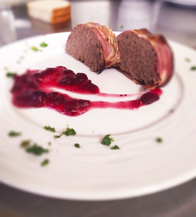 Zvěřinová paštika s brusinkami