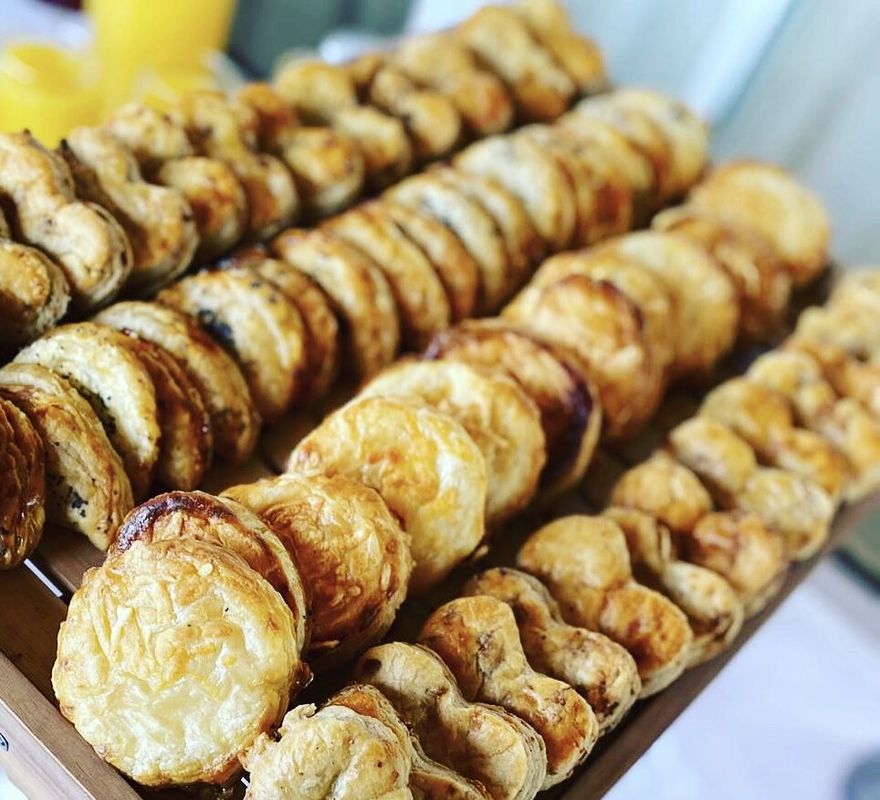 mini fougasse lardons oignons ,mini fougasse olives, feuilleté fromage
