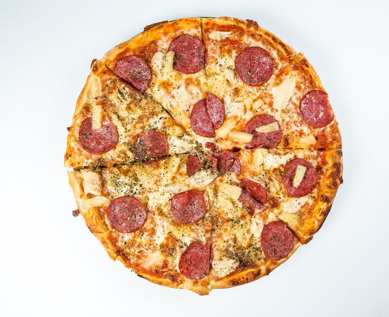 Піца Тропікана (філе куряче, салямі, ананас, сир моцарелла)