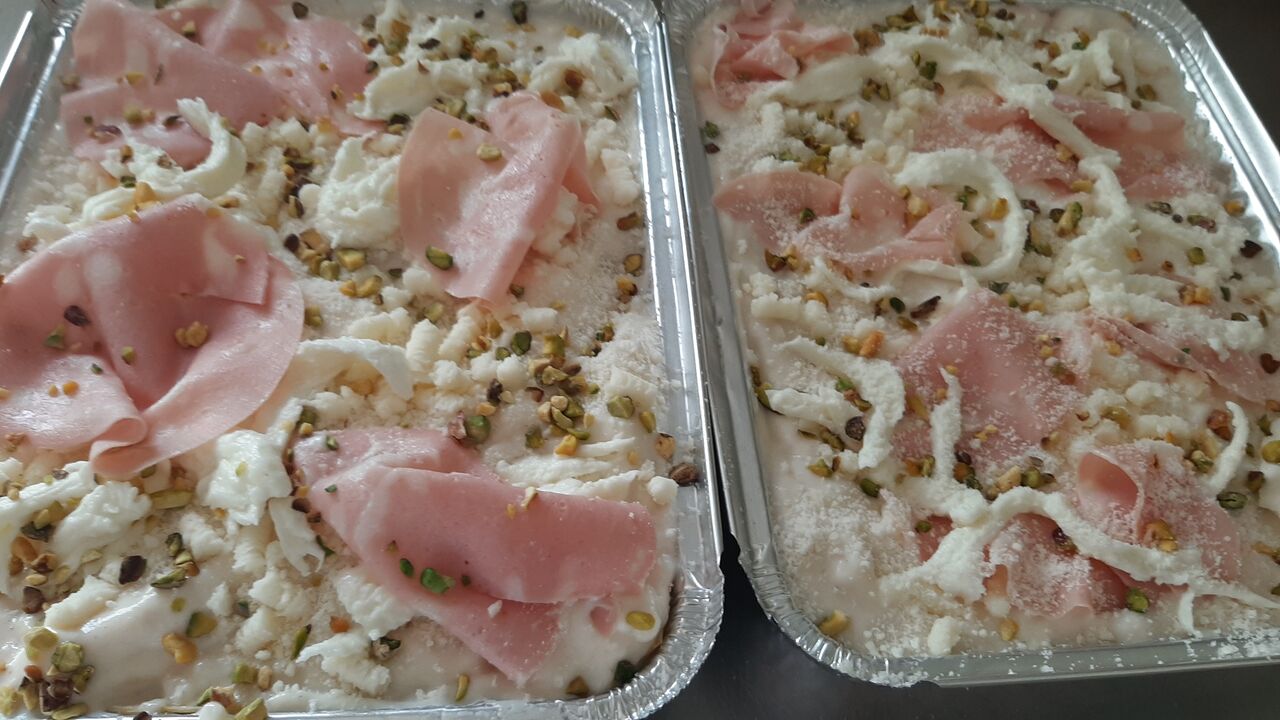 Timballo con burrata ,mortadella e granella di pistacchi