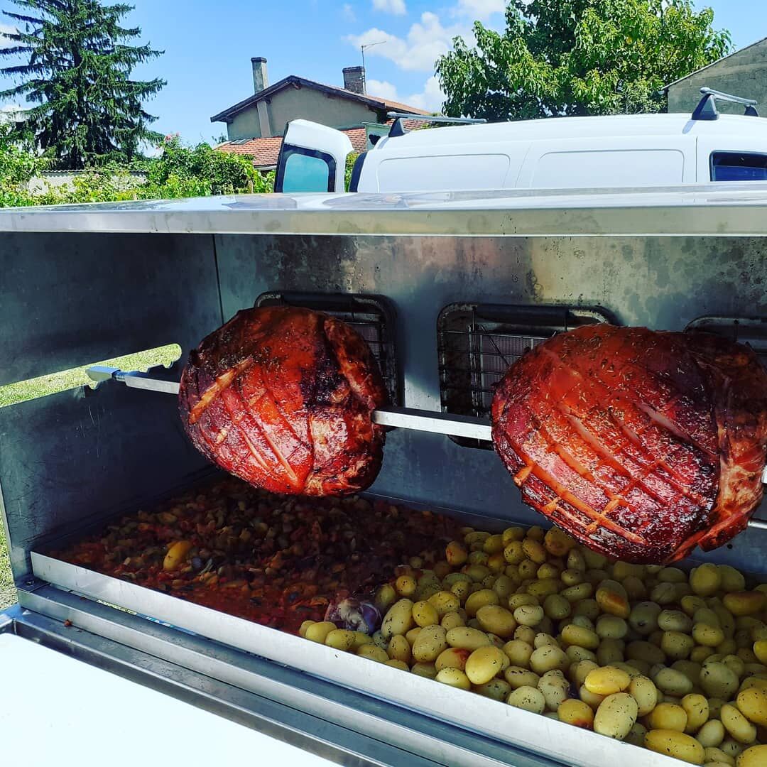 Nos fameux jambons à la broche