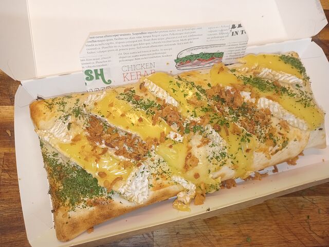 Tacos gratiné Reblochon et oignons frits 