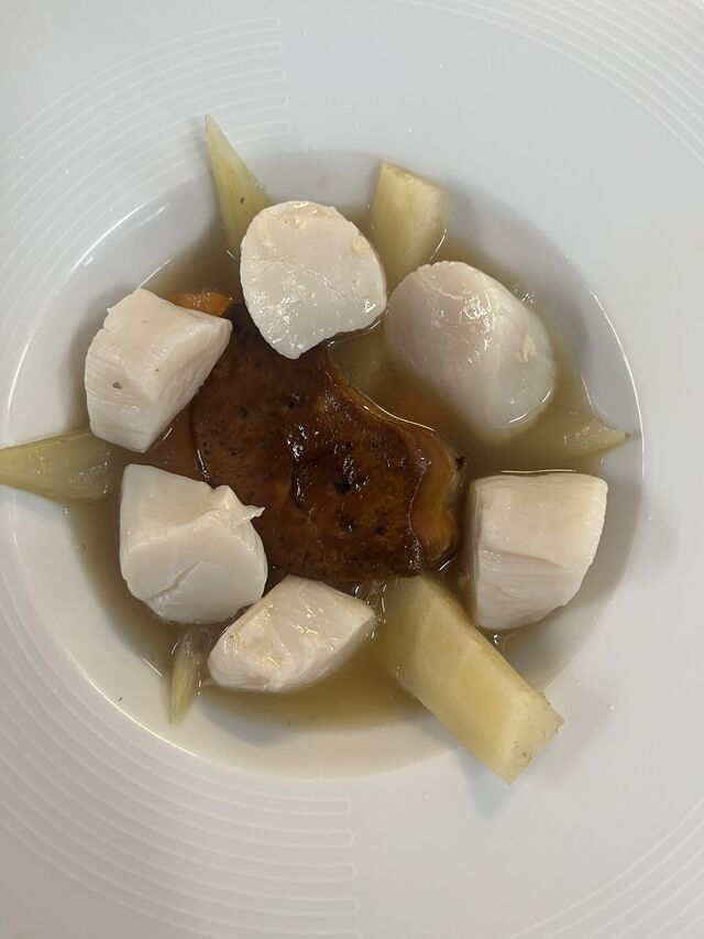 Pot au feu de saint Jacques et foie gras poêlé 