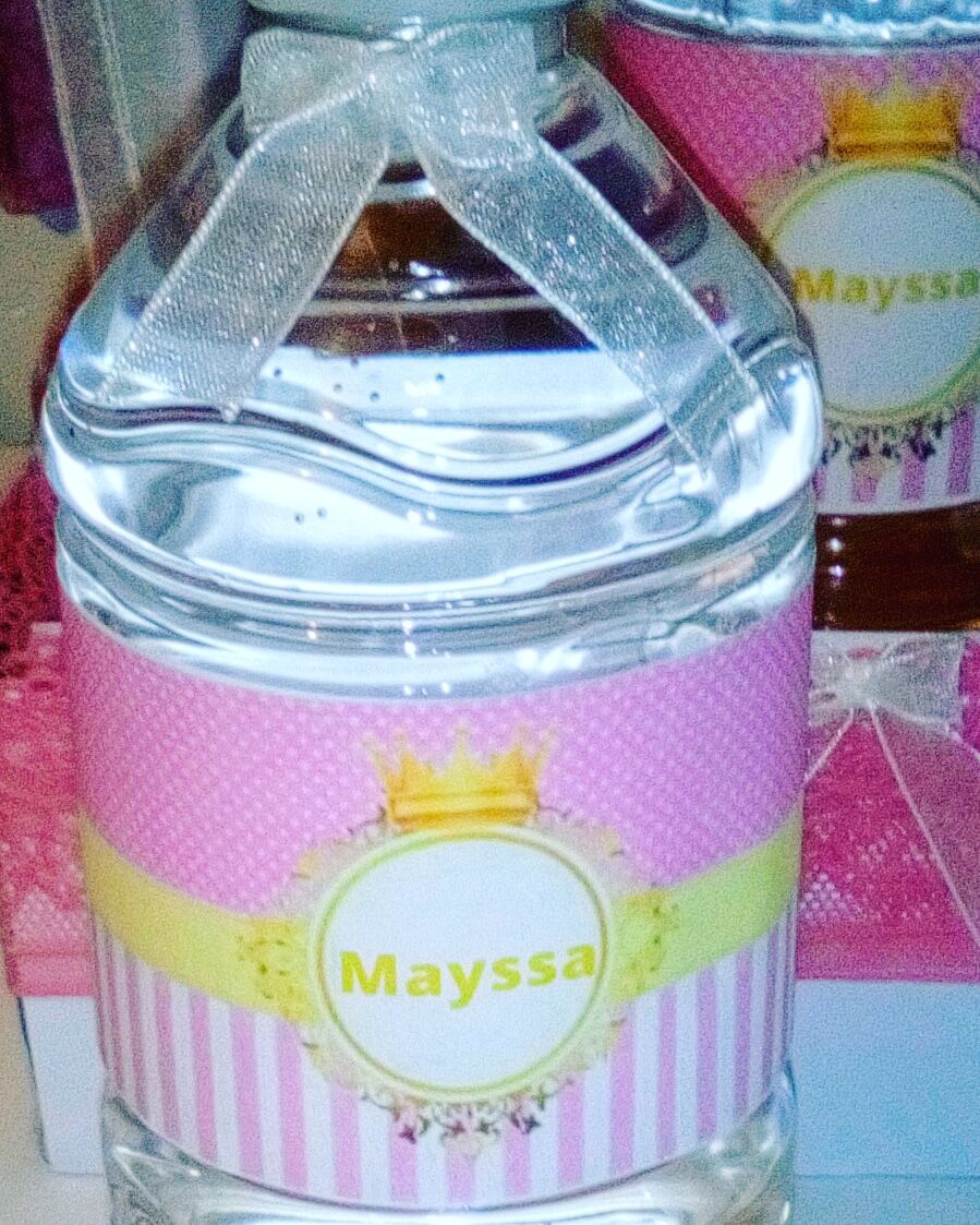 Bouteille d'eau personnalisée pour une baby-shower