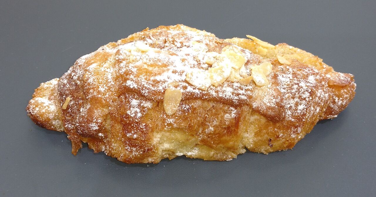 Le croissant aux amandes 
