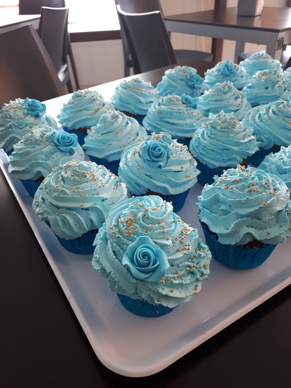 cap cake diseñados como el cliente quiso increíblemente buenos