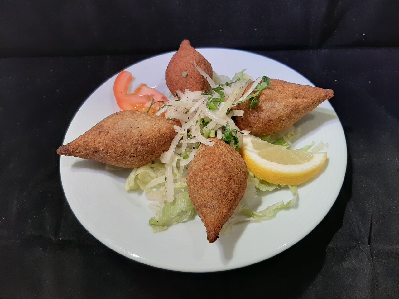 KEBBE
boulettes de viande hachée et de blé concassé farcie de viande hachée, oignon, pignons...