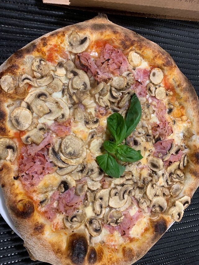 Prosciutto e funghi 