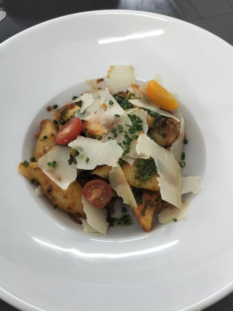 Blanc de seiche au pesto tomates cerises conchiglies