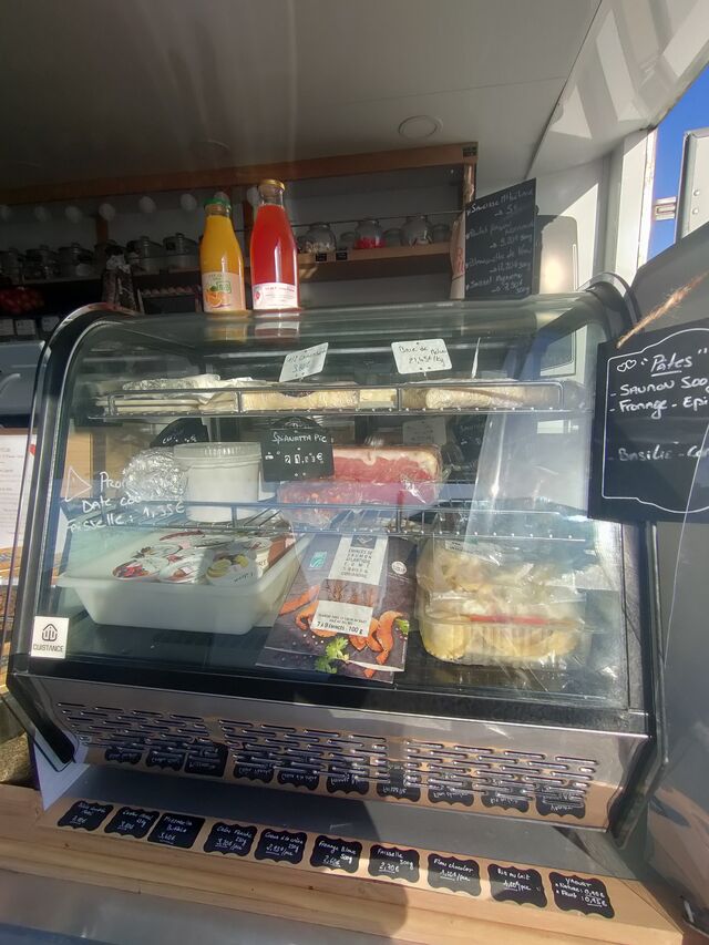 Le coin frais : charcuterie, crèmerie, fromage...