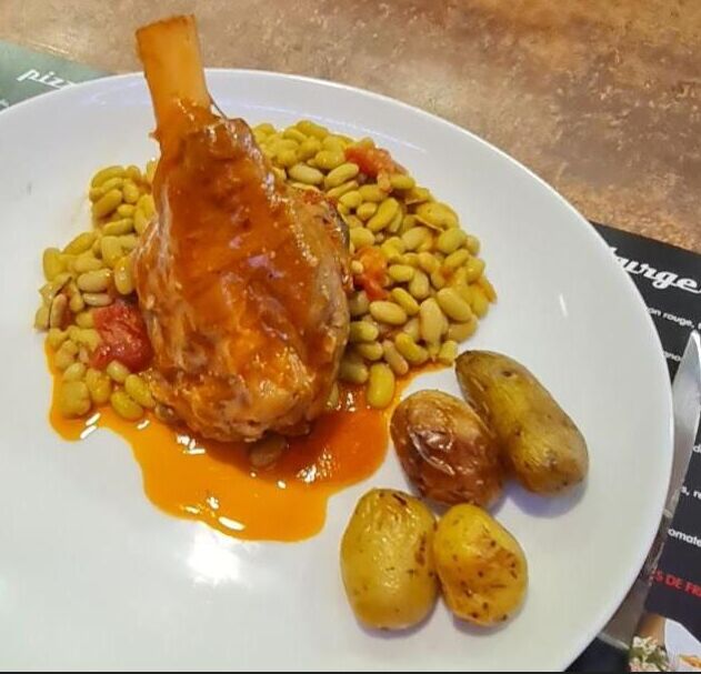 Plat du jour : Souris d'agneau de 7h, flageolets et pommes de terre grenaille