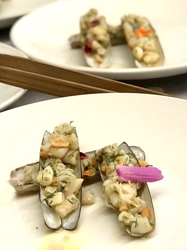 Couteaux, cacahuètes, citron