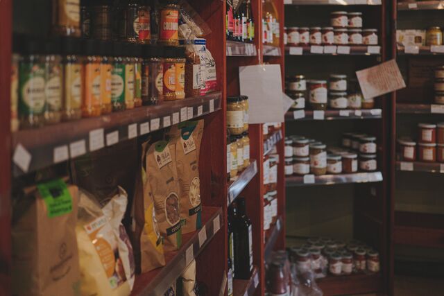 epicerie, viandes et poissons frais, charcuterie, produits laitiers 