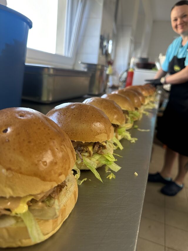 Hamburgery s trhaným vepřovým masem