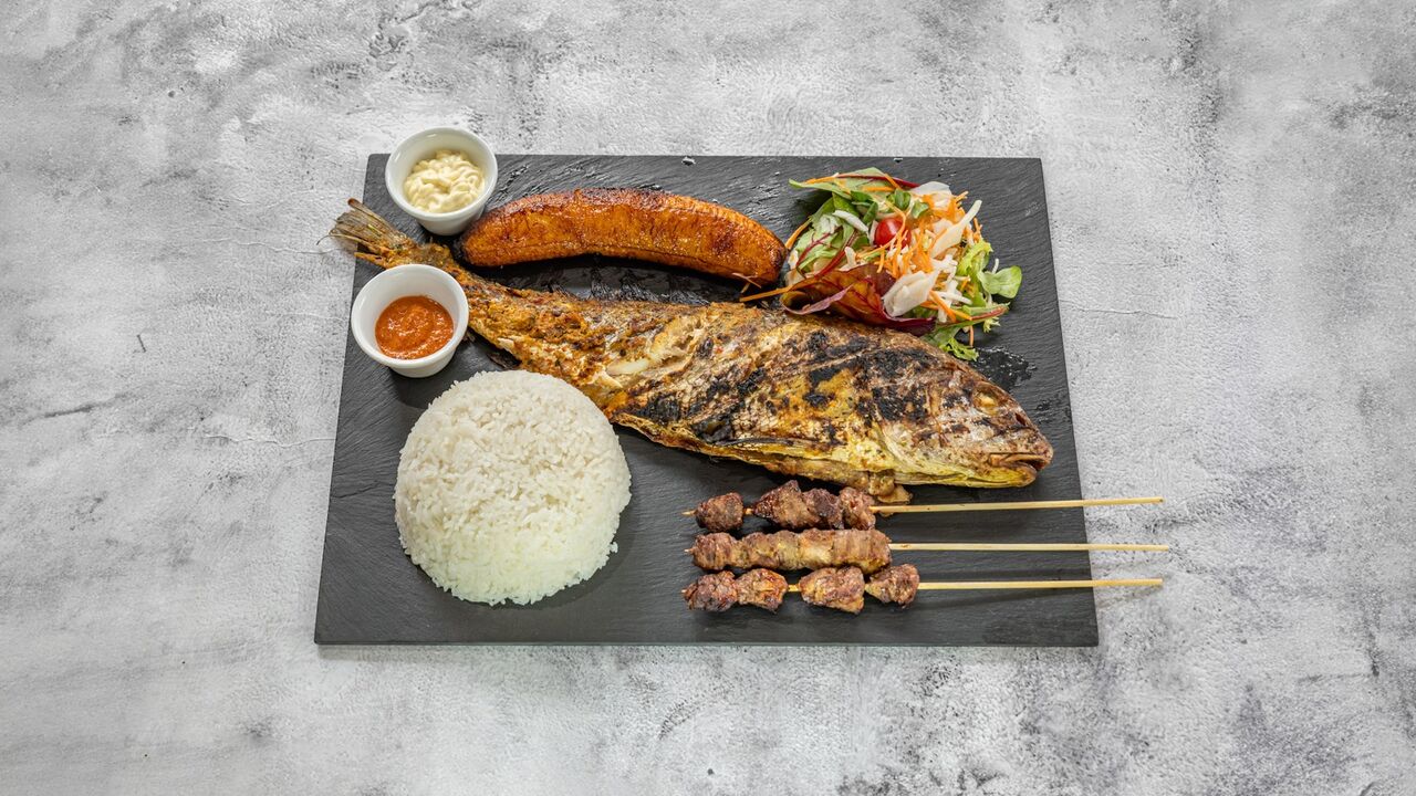 CAPITAINE BRAISER AVEC RIZ ET BROCHETTE DE BŒUF 