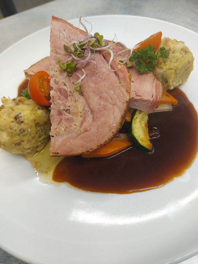 Kalbsbrust/Speckknödel/Gemüse