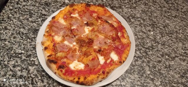 Pizza con parmigiana di melanzane