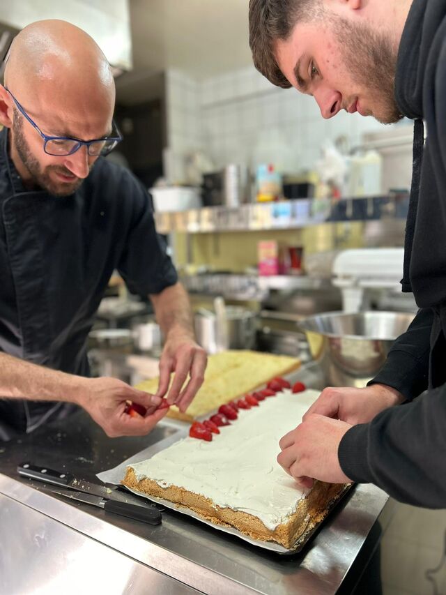 DESSERT DU JOUR (préparation fraisier)