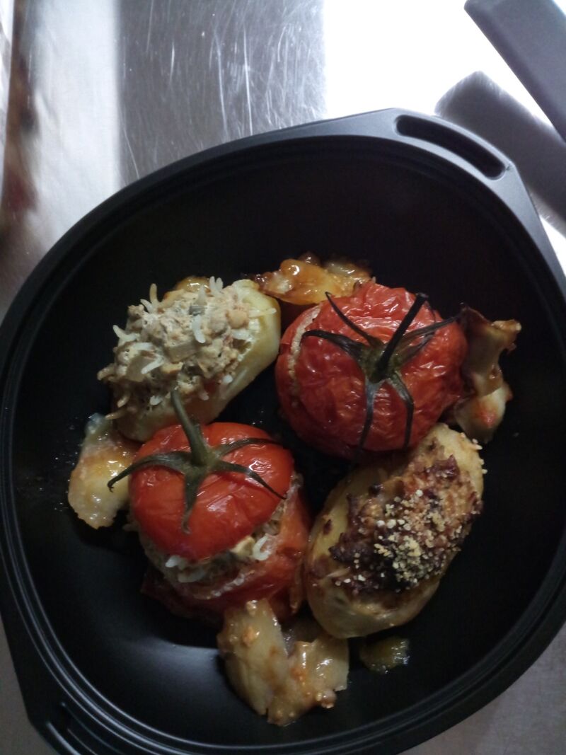 Tomates et pommes de terre farcies.