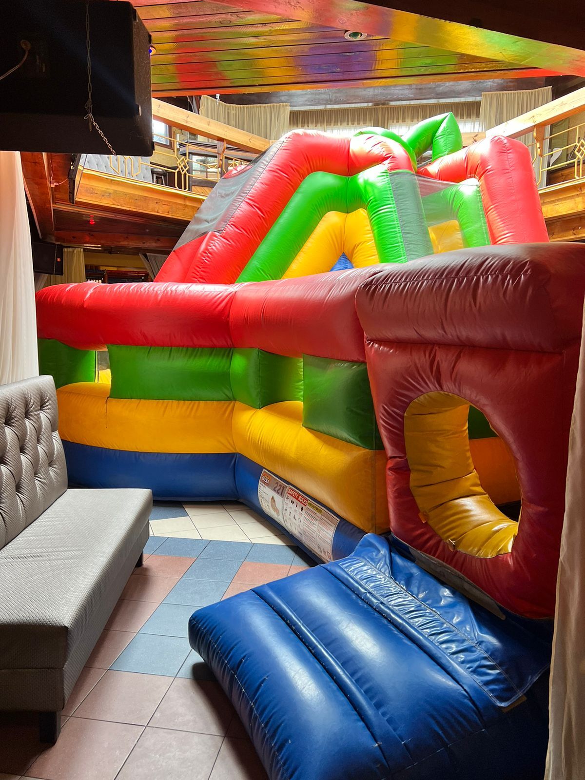 Дитячий зал(раніше Караоке зал)