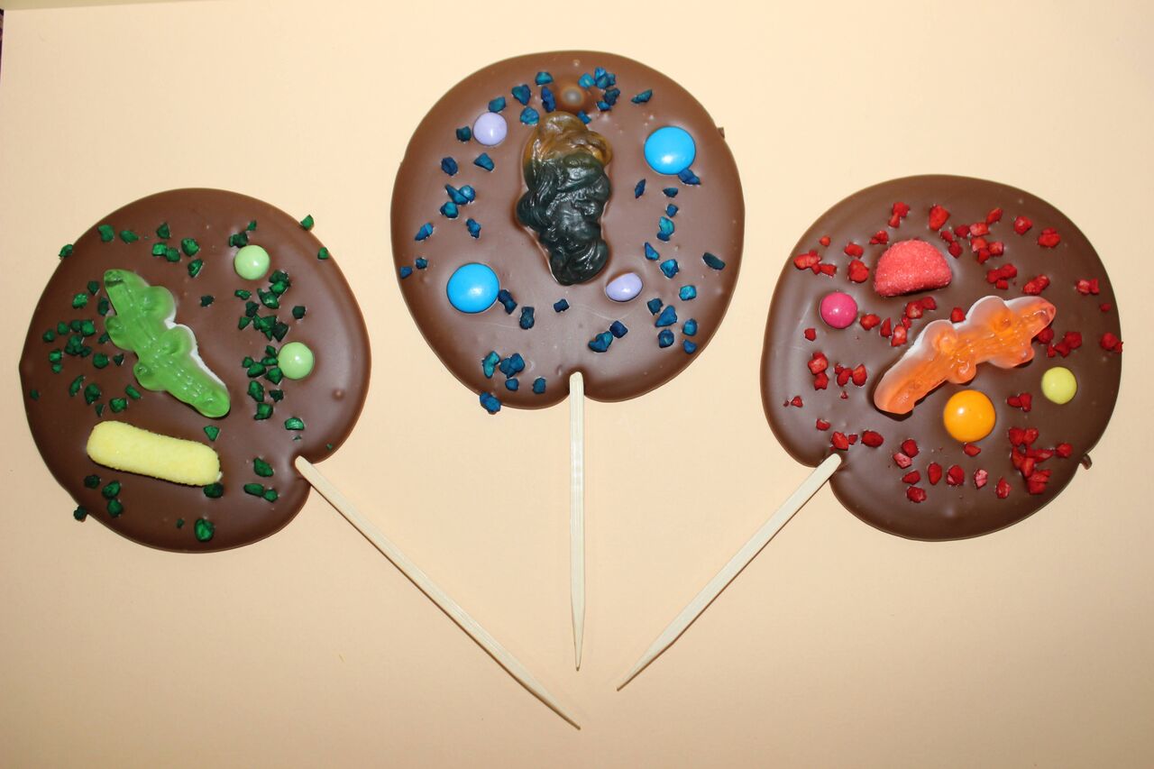 Sucette chocolat lait avec bonbons 4.40€ les 70g