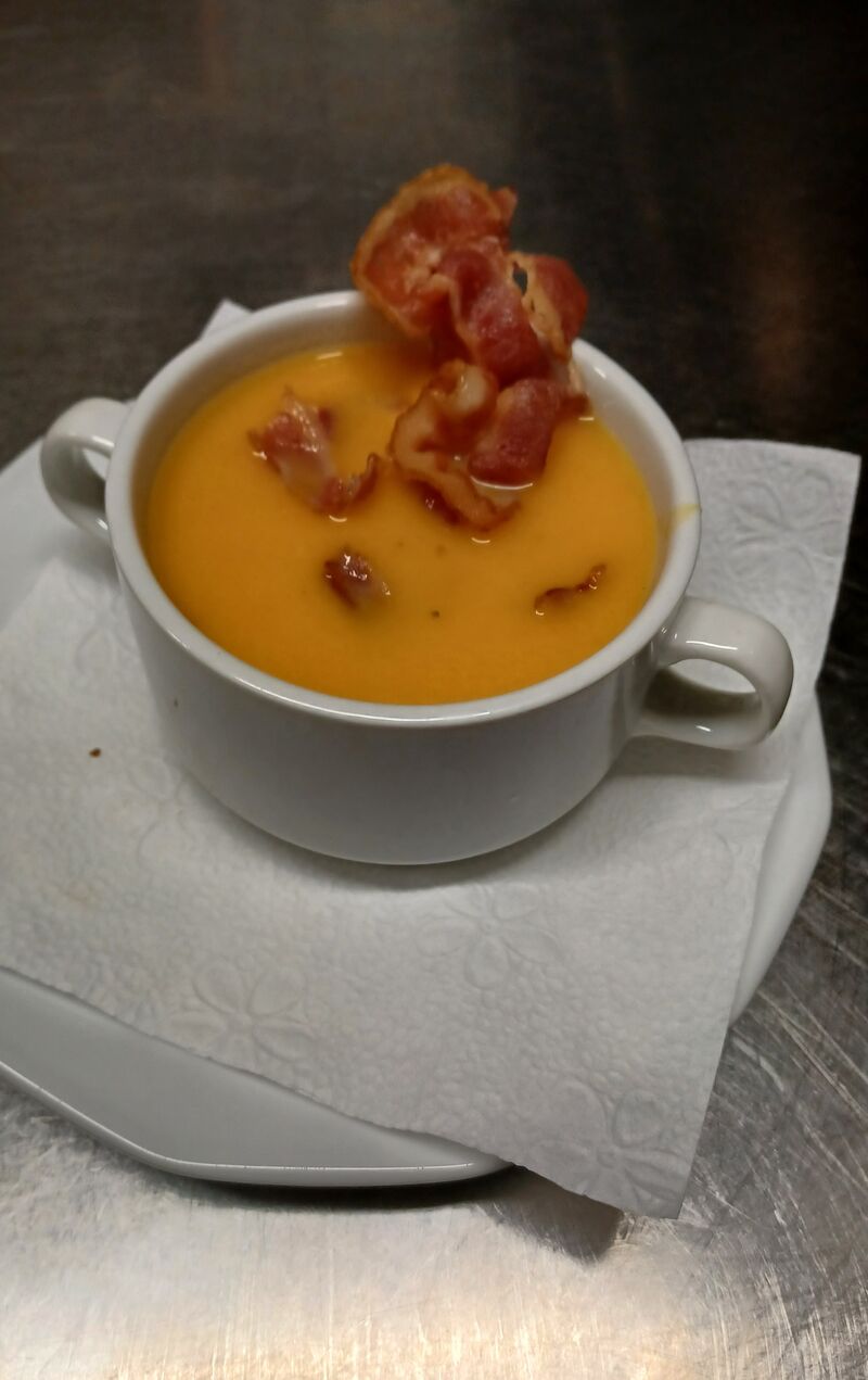 Sütőtök krémleves bacon chipssel