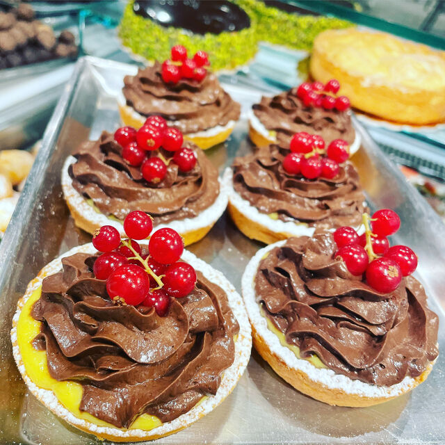 Crostata con crema pasticciera e crema al cioccolato
