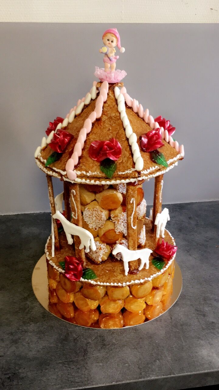 Pièces montée choux et nougatine. 