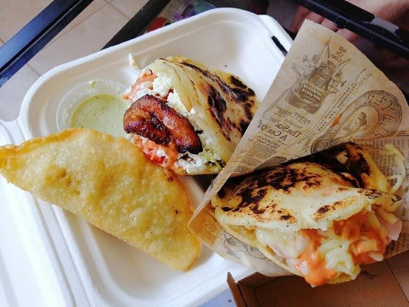 Arepa et empanada