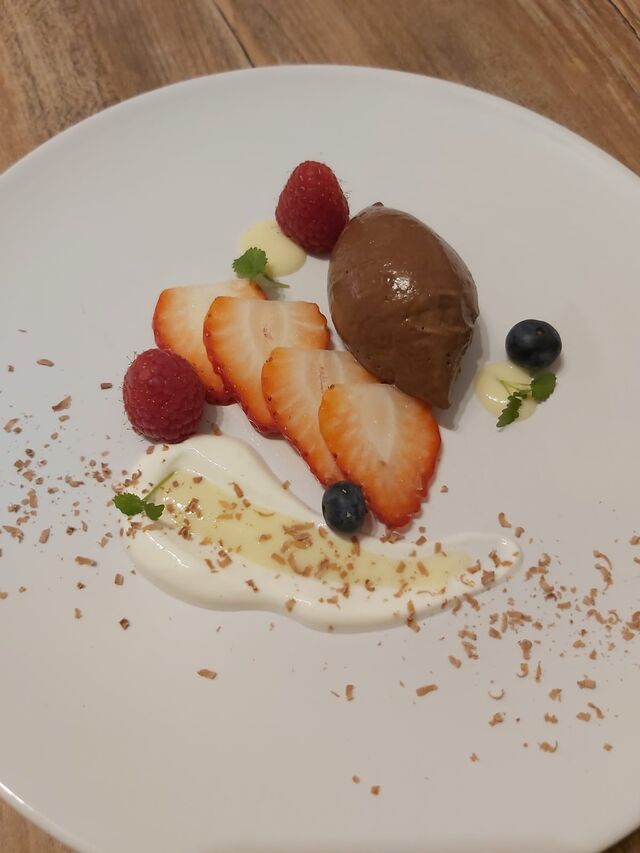 Schokoladenmus mit Vanille und Erdbeeren 