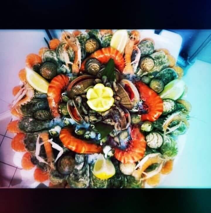 N'hésitez pas à passer vos commandes pour vos plateaux de fruits de mer!!