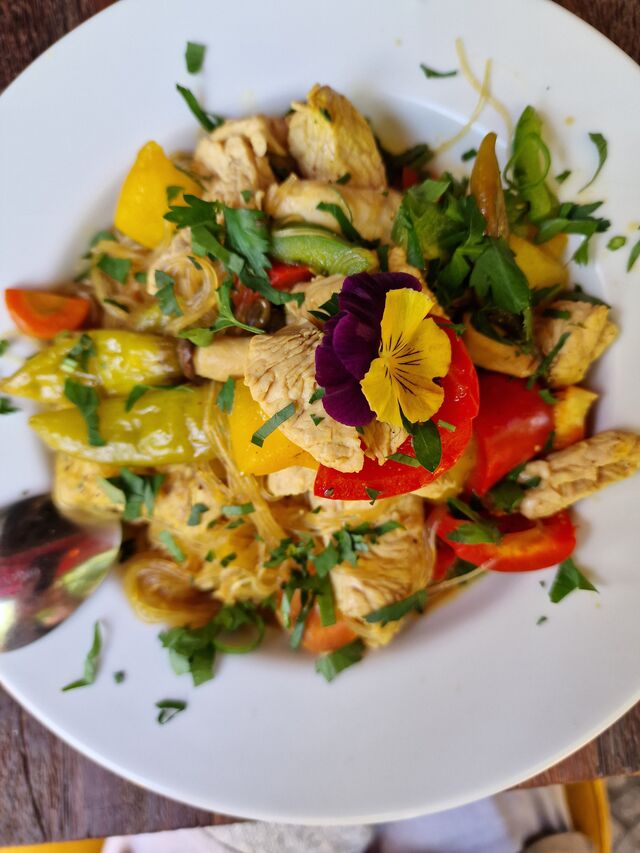 Gemüßepfanne mit Putenfleisch