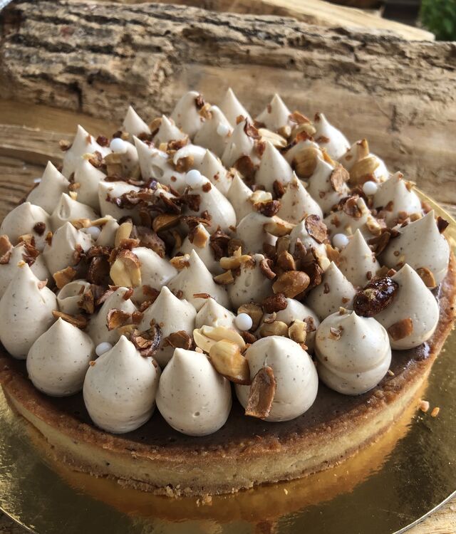 Tarte chocolat lait noisette, praliné, ganache montée praliné