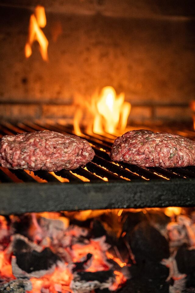 Donde el fuego, la carne y nuestra esencia se encuentran.
